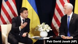 Президент України Володимир Зеленський (ліворуч) і віцепрезидент США Майк Пенс. Варшава, 1 вересня 2019 року