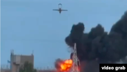 За даними Генштабу, підтверджене ураження об’єкта щонайменше двома БпЛА, внаслідок чого спалахнула масштабна пожежа