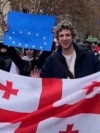 Studenții și seniorii georgieni își manifestă solidaritatea la protestele pro-europene
