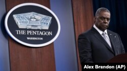 Sekretari amerikan i Mbrojtjes, Lloyd Austin, gjatë një konference për media të mbajtur në Pentagon. Fotografi nga arkivi. 
