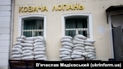 28 вересня близько 13:00 російський дрон атакував цивільне приватне авто у прикордонній Козачій Лопані на Харківщині