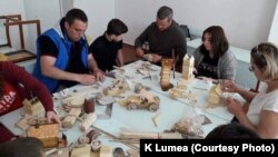 La atelierul de prelucrarea lemnului