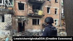 Bloc bombardat de Rusia în Cernigău, 16 octombrie 2025.