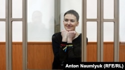 Українська льотчиця Надія Савченко під час засідання суду у Донецьку Ростовської області