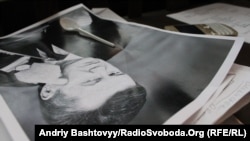 Марафон «Віктор Янукович. Два роки умовно» провели за ґратами… у театрі