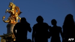 Сколько человек по итогам объявленной оптимизации останется без работы, официально не уточняется. В правящей партии «Грузинская мечта» лишь подтвердили, что решение принимают непосредственно руководители министерств