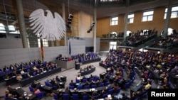 Bundestagul german va decide asupra unui pachet care va permite cheltuieli masive pentru dezvoltarea economică și apărare.