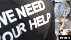 Aktivisti, doktori i osobe zaražene HIV-om protestuju protiv premještanja kijevske bolnice za zarazne bolesti, 7. jul 2010. godine