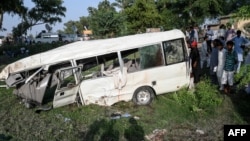 За попередніми даними, усього в автобусі було 26 людей, серед жертв є жінки та діти