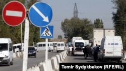 Кыргыз-казак чек арасында кезек күткөндөр