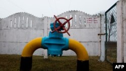 Киевдин жанындагы газ станциядан көрүнүш. 