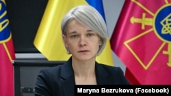 31 січня завершується контракт відстороненої директорки Марини Безрукової з АОЗ, Міноборони повідомило, що контракт з нею продовжувати не будуть. 