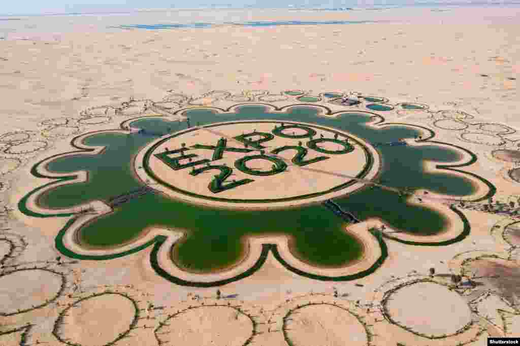 Un lac artificial a fost realizat pentru promovarea Expo 2020. Emiratele Arabe Unite au cheltuit aproximativ 7 miliarde de dolari pentru realizarea și promovarea acestui eveniment. &nbsp;