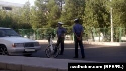 Turkmenistan.Туркменистан. Полицейские в масках на улице. 2020 г  Police. Car.