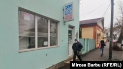 Farmacia medicului veterinar Sandu Dincă e luat cu asalt zi de zi de oameni în căutarea Ivermectinei, unii dintre ei ca să se trateze cu ea împotriva coronavirusului.