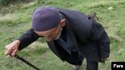 رییس کانون بازنشستگان تامین اجتماعی: «اگر بازنشستگان تامين اجتماعی، ناله و دادخواست خود را به خانه ملت و نزد نمايندگان شان نبرند، بايد به کجا مراجعه کنند؟»