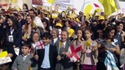 Папу Римського вітали на летовищі у Тбілісі (відео)