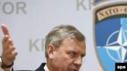 Jaap de Hoop Scheffer na pres konferenciji u Prištini, 30. novembra 2007. godine.