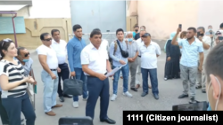 Профессор Хидирназар Аллакулов со своими сторонниками.