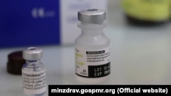 Regiunea transnistreană. Medicii din stânga Nistrului sunt vaccinați cu vaccinul Pfizer venit ca donație pentru Republica Moldova