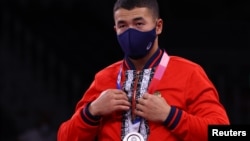 Акжол Махмудов.