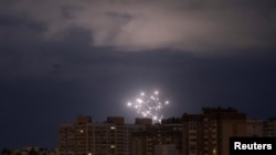 Відбиття ракетної атаки РФ. Небо над Київом. Ніч на 28 вересня 2025 року