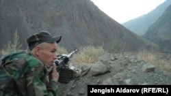 Кыргыз чек арачысы. (Сүрөттүн азыркы окуяга тиешеси жок.)