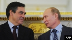 François Fillon akkori francia miniszterelnök és Vlagyimir Putyin akkori orosz miniszterelnök Moszkvában 2011. november 18-án