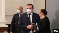 Здравеният министър Костадин Ангелов за пореден път подчерта, че ваксините ще бъдат доброволни 