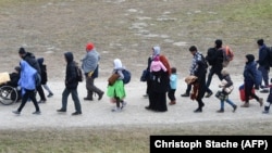 Migranți la Simbach, în sudul Germaniei, 27 octombrie 2015