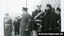 Principele moștenitor Mihai, Carol al II-lea și premierul Gheorghe Tătărăscu la inaugurarea Planșeului Unirii - noiembrie 1935.