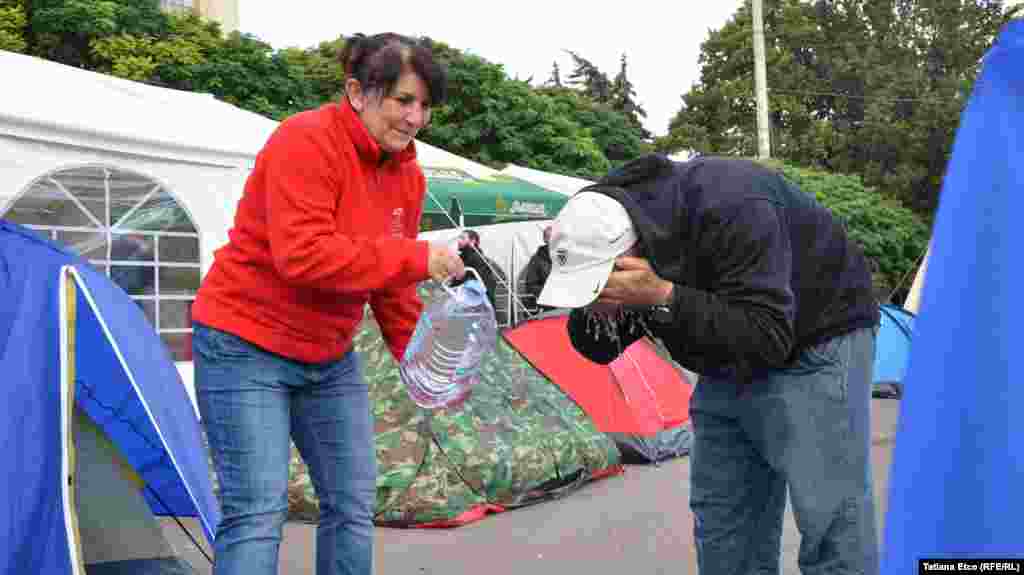 7 septembrie 2015. După prima noapte dormită în corturi