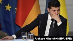 Президент України Володимир Зеленський під час пресконференції після переговорів у Парижі, Франція, 10 грудня 2019 року
