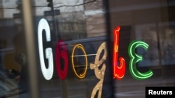 Znak Googla u sedištu kompanije u Njujorku