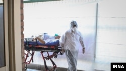 Radi se o mlađoj muškoj osobi koja je došla sa skijanja iz Austrije (ilustrativna fotografija)