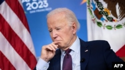 Байден заявляє, що готовий до змін імміграційних правил, щоб розблокувати допомогу Україні