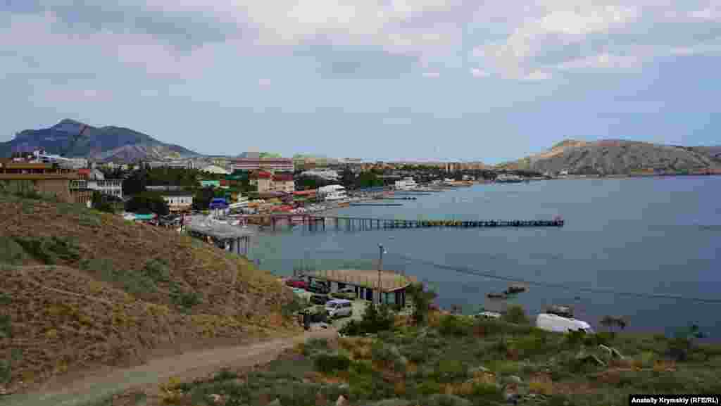 На спуске с Крепостной горы (Дженевез-Кая) в Судаке