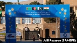 Decorations have been put in place in the Afghan city of Herat ahead of the launching ceremony for the TAPI pipeline project involving Turkmenistan, Afghanistan, Pakistan, and India. 