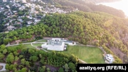 Нурсултан Назарбаевдин жакындарына таандык кымбат үй-жайдын бири.