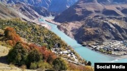 Даҳҳо нафар аз низомиёни афғон тавассути ин пул ба Дарвози Тоҷикистон ақибнишинӣ карданд.