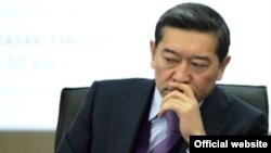 Бывший премьер-министр и бывший министр обороны Серик Ахметов. 