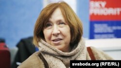 Світлана Алексієвич повідомила, що перебуває у Сеулі і що з нею все добре