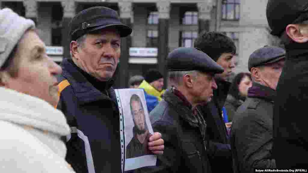 Активісти зачитали імена загиблих під час бойових дій на сході України