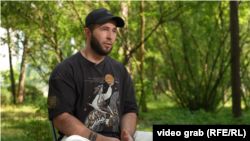 Український військовий Євгеній «Хамзат» Кравчук під час інтерв’ю Радіо Свобода. Київ, серпень 2025 року