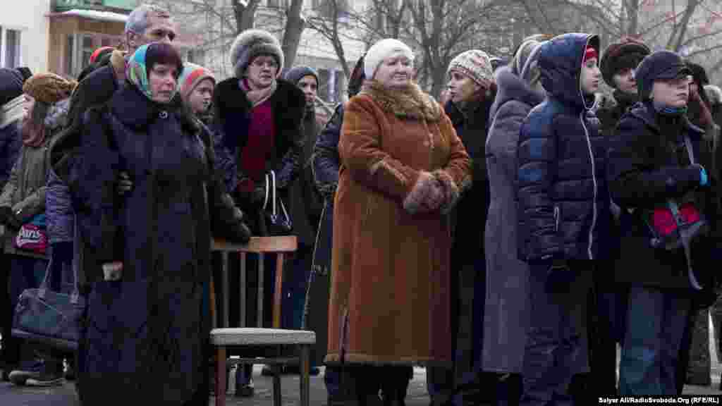 Ліворуч &ndash; мати й батько загиблого &laquo;кіборга&raquo; Андрія Гаврилюка