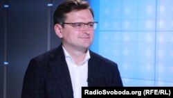 Досі Дмитро Кулеба, який очолив міністерство на початку березня, спілкувався з закордонними колегами дистанційно