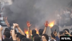 بر اثر حمله نیروهای امنیتی به اعتراض‌های مسالمت‌آمیز در روزهای گذشته چندین شهروند ایرانی جان خود را از دست دادند 