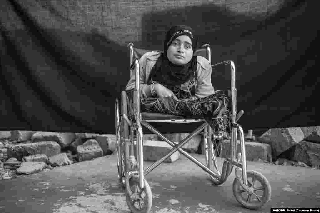 Alia (24) i izbjegličkom kampu u Kurdistanu. Jedina bitna stvar koju je donijela sa sobom je "moja duša, ništa više. Ništa materijalno.¨ 