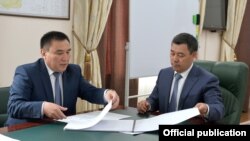 Президент Садыр Жапаров жана Ош шаарынын мурдагы мэри Таалайбек Сарыбашов.