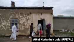 Волонтеры помогают нуждающимся. Апрель 2020 года.